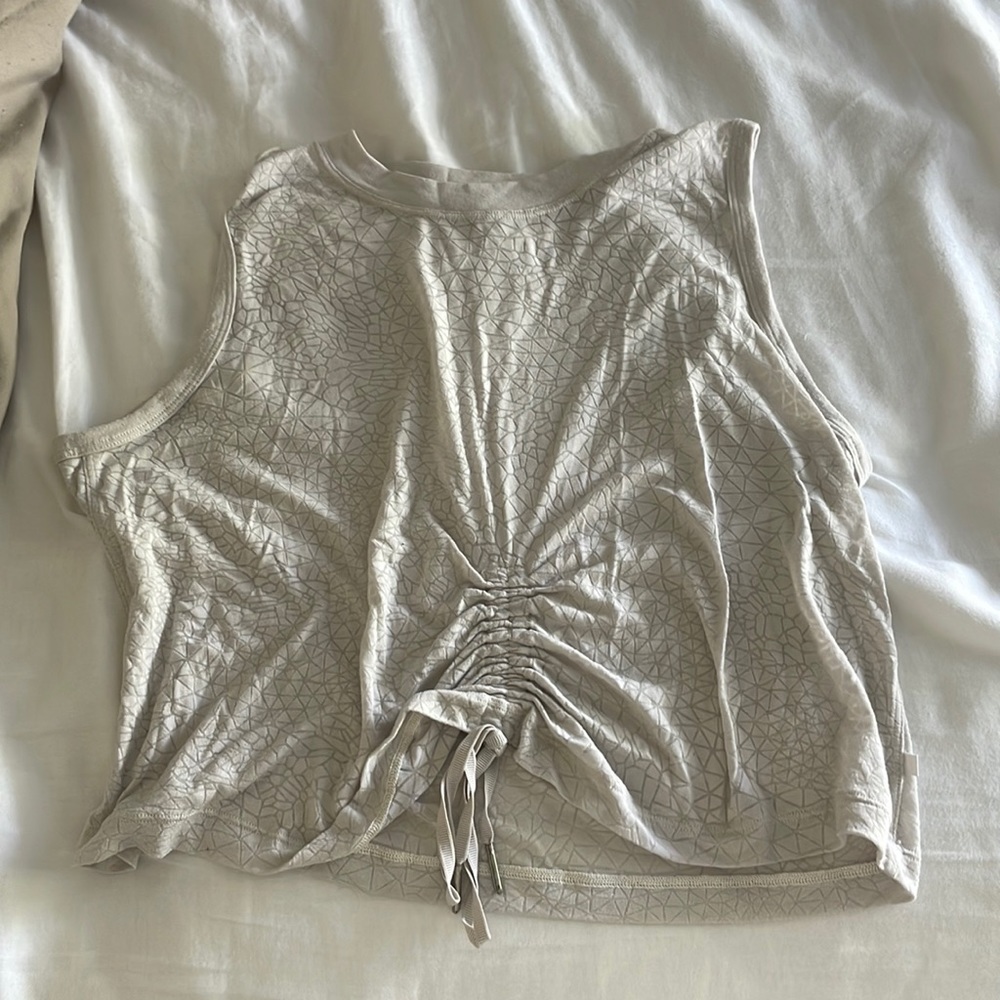 Lululemon light weight tank top size 8
